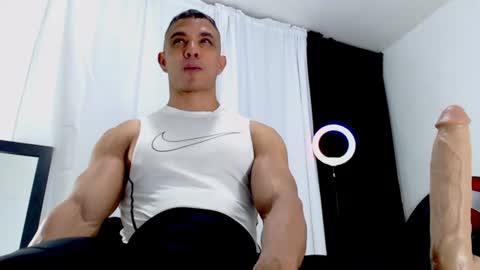 Instagram miguelangel1802  online show from June 22, 3:36 am