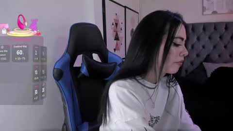 anya_belth online show from December 1, 8:25 pm