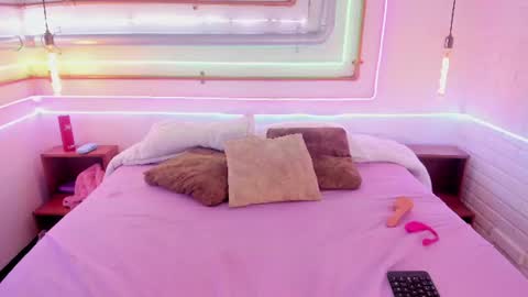 anya_shaffer online show from June 13, 2:42 am
