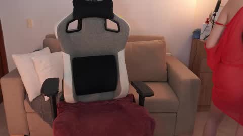 anya online show from March 6, 6:15 pm