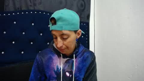 anyu online show from December 13, 7:47 am