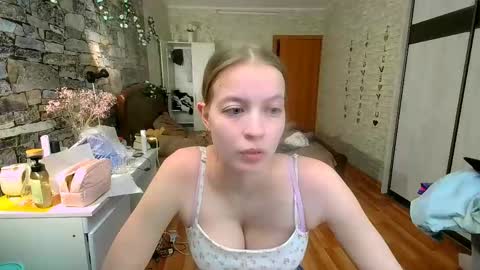 Snapshot of aphrodite_wow_ chatting on May 1, 1:05 pm Aphrodite online show from May 1, 1:05 pm