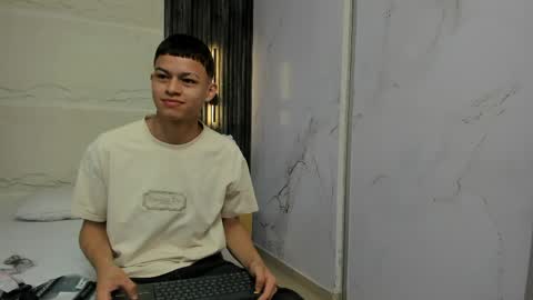   online show from April 19, 3:06 am