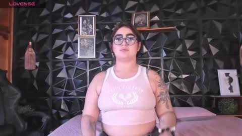apprilfoxx online show from February 15, 2:36 pm