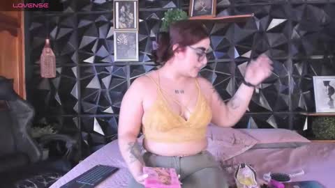 apprilfoxx online show from February 17, 1:18 pm