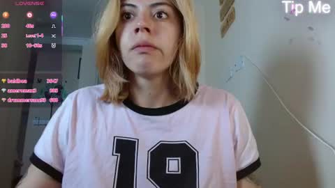 Snapshot of april_dumont5 chatting on June 25, 11:26 am April Dumont online show from June 25, 11:26 am