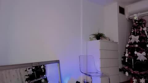 Laura online show from November 27, 6:43 pm