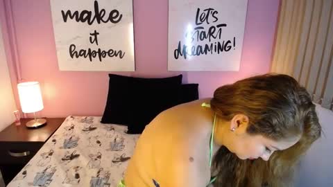 Snapshot of aprilsnow_ chatting on December 7, 11:56 pm AprilSnow online show from December 7, 11:56 pm
