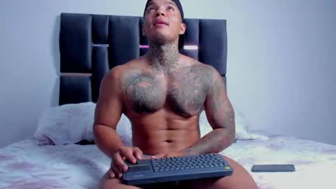 Snapshot of aquiles_elpapi chatting on June 17, 6:05 am AquilesElpapi online show from June 17, 6:05 am