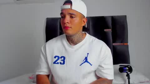 Snapshot of aquiles_elpapi chatting on June 21, 6:10 pm AquilesElpapi online show from June 21, 6:10 pm