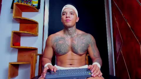 Snapshot of aquiles_elpapi chatting on July 30, 12:20 am AquilesElpapi online show from July 30, 12:20 am