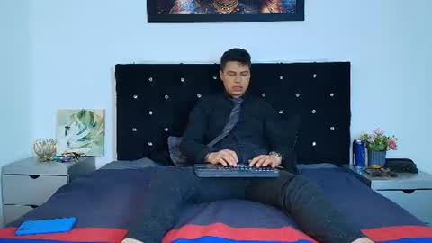 aquilestaylor online show from June 25, 12:31 pm