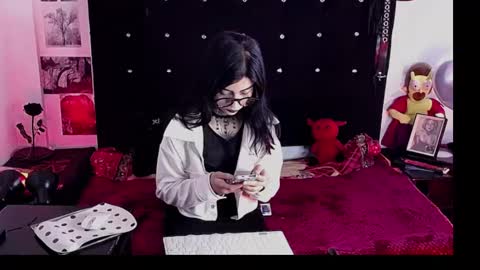 Ardat lili69 online show from May 27, 1:41 pm