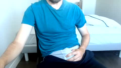 Snapshot of arekusan6 chatting on June 18, 6:46 am Arek online show from June 18, 6:46 am
