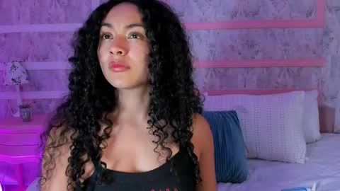 Snapshot of arhii_khay chatting on April 25, 1:41 pm Ari online show from April 25, 1:41 pm