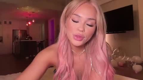 Ari  online show from July 8, 3:55 am
