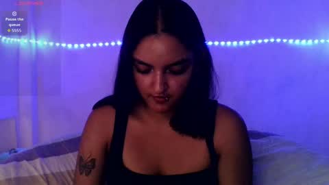 Snapshot of ari_20_ chatting on April 30, 6:03 pm Bella online show from April 30, 6:03 pm