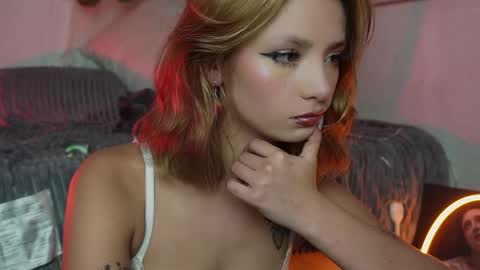 Snapshot of ari_kat666 chatting on September 29, 3:33 am ari online show from September 29, 3:33 am