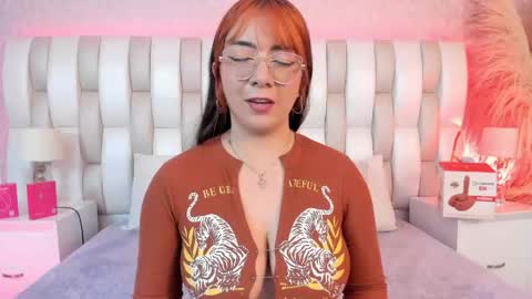 ari_lynn_ online show from April 15, 3:46 am