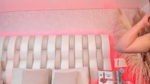 ari_lynn_ online show from April 20, 3:09 am