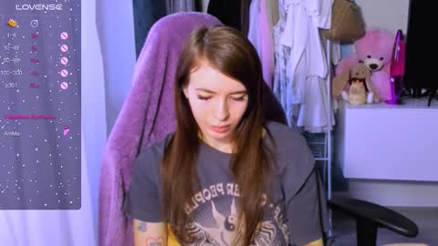 Snapshot of ariamill chatting on October 26, 6:19 am Ari online show from October 26, 6:19 am