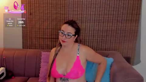 Snapshot of ariana_cross_ chatting on November 4, 12:26 pm Ariana Cruz online show from November 4, 12:26 pm