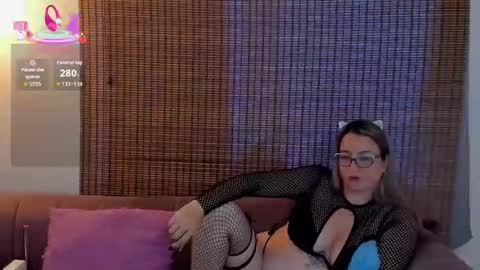 Snapshot of ariana_cross_ chatting on November 6, 1:56 pm Ariana Cruz online show from November 6, 1:56 pm