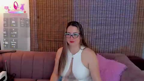 Snapshot of ariana_cross_ chatting on November 26, 12:39 pm Ariana Cruz online show from November 26, 12:39 pm