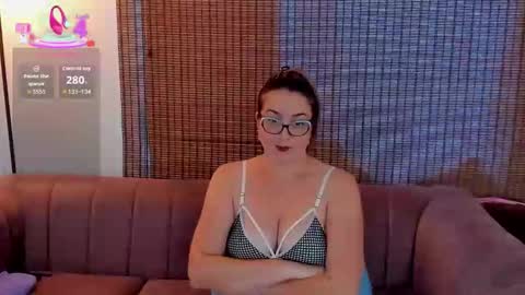 Snapshot of ariana_cross_ chatting on December 19, 4:47 pm Ariana Cruz online show from December 19, 4:47 pm