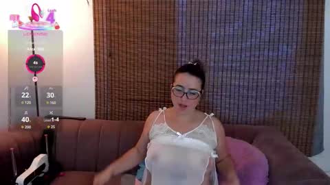 Snapshot of ariana_cross_ chatting on December 21, 12:56 pm Ariana Cruz online show from December 21, 12:56 pm