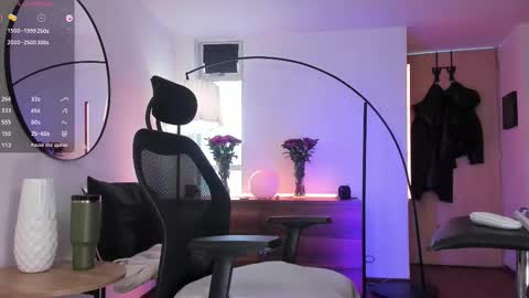 DaniAri - dimension X at night NY time online show from February 25, 1:54 pm