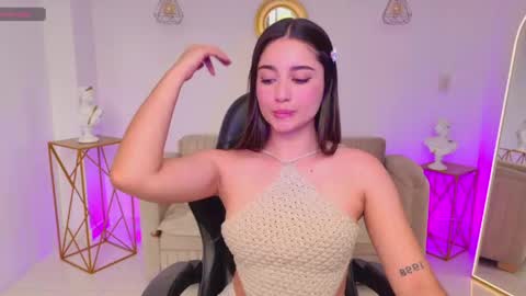 Snapshot of ariana_monroe01 chatting on May 22, 4:12 pm Ariana online show from May 22, 4:12 pm