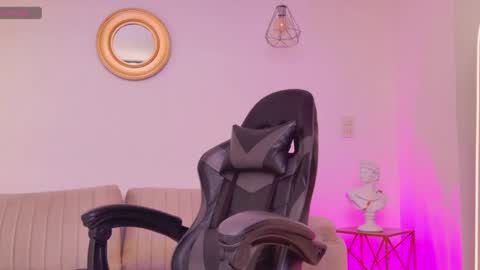 Snapshot of ariana_monroe01 chatting on May 31, 6:09 pm Ariana online show from May 31, 6:09 pm