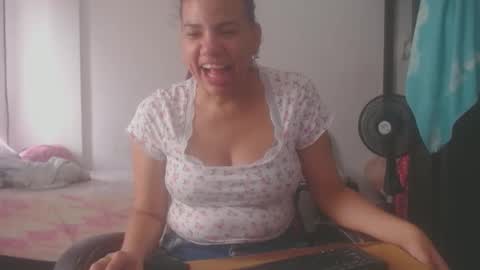 Snapshot of ariannaloovel chatting on May 2, 6:46 pm ariannaloovel online show from May 2, 6:46 pm