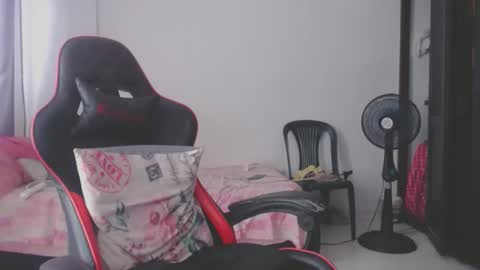 Snapshot of ariannaloovel chatting on May 5, 6:16 pm ariannaloovel online show from May 5, 6:16 pm
