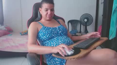 Snapshot of ariannaloovel chatting on May 6, 6:02 pm ariannaloovel online show from May 6, 6:02 pm