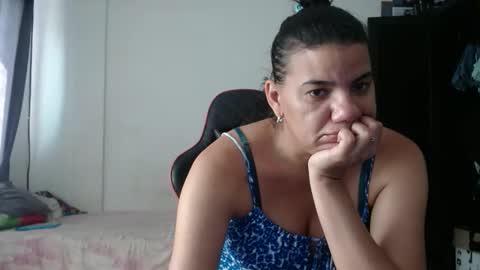 Snapshot of ariannaloovel chatting on May 14, 6:37 pm ariannaloovel online show from May 14, 6:37 pm