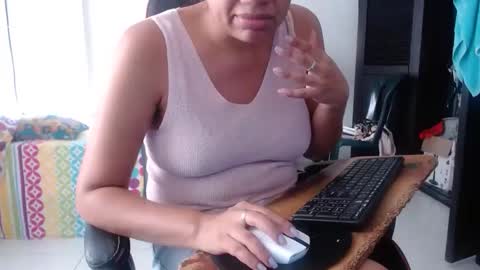 Snapshot of ariannaloovel chatting on May 28, 4:04 pm ariannaloovel online show from May 28, 4:04 pm