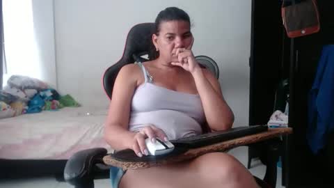 Snapshot of ariannaloovel chatting on June 2, 5:37 pm ariannaloovel online show from June 2, 5:37 pm