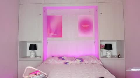 Snapshot of ariannavega_ chatting on April 21, 12:55 pm ariannavega_ online show from April 21, 12:55 pm