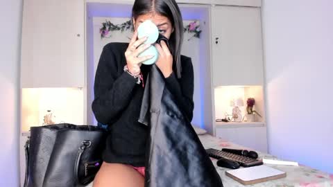 Snapshot of ariannavega_ chatting on June 1, 11:45 am ariannavega_ online show from June 1, 11:45 am