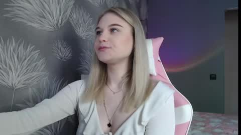 ariavelvets online show from May 11, 10:43 am