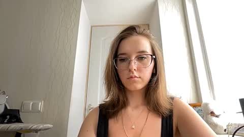 Mia online show from July 10, 8:18 am