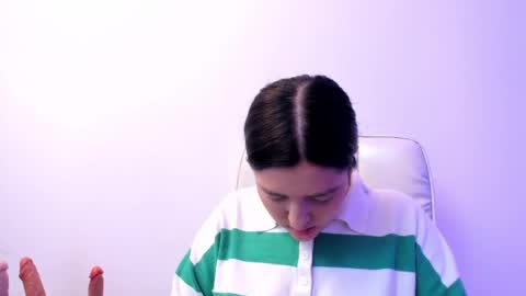arihanna_london online show from May 6, 3:46 am