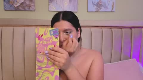 arihanna_london online show from May 7, 4:07 am
