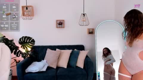 Ari  online show from April 7, 7:58 pm