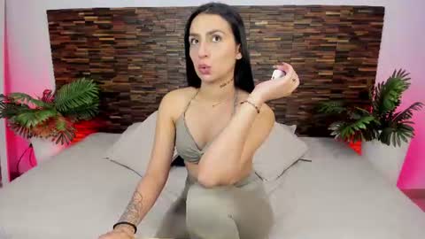 Snapshot of ariiaa_1 chatting on June 26, 5:23 am ARIANNA online show from June 26, 5:23 am
