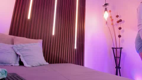  Arianna  online show from March 6, 2:35 pm