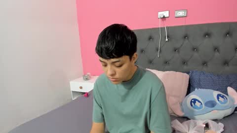 Snapshot of ariloe_quintero chatting on March 2, 1:18 pm Aria Cholee online show from March 2, 1:18 pm