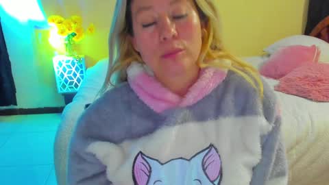 arisha_katy1 online show from February 8, 3:52 am